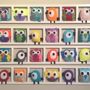 Decoration chambre enfant personnalisée -hiboux oiseaux multicolores