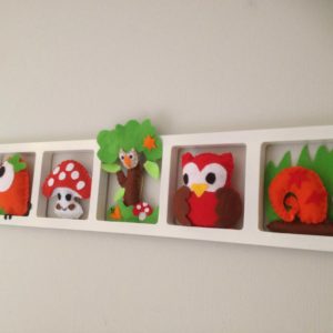 cadre mural chambre bebe figurines brun orange vert theme foret