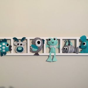 decoration murale chambre enfant turquoise gris figurines feutrine