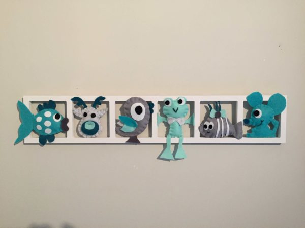 decoration murale chambre enfant turquoise gris figurines feutrine