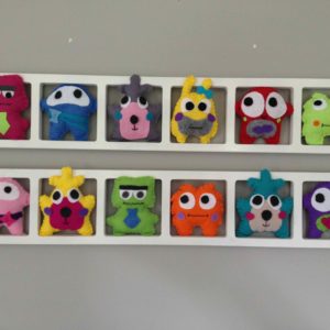 Decoration murale chambre enfant thème petit monstres multicolores