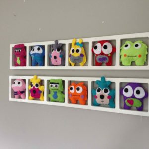 Decoration murale chambre enfant thème petit monstres multicolores